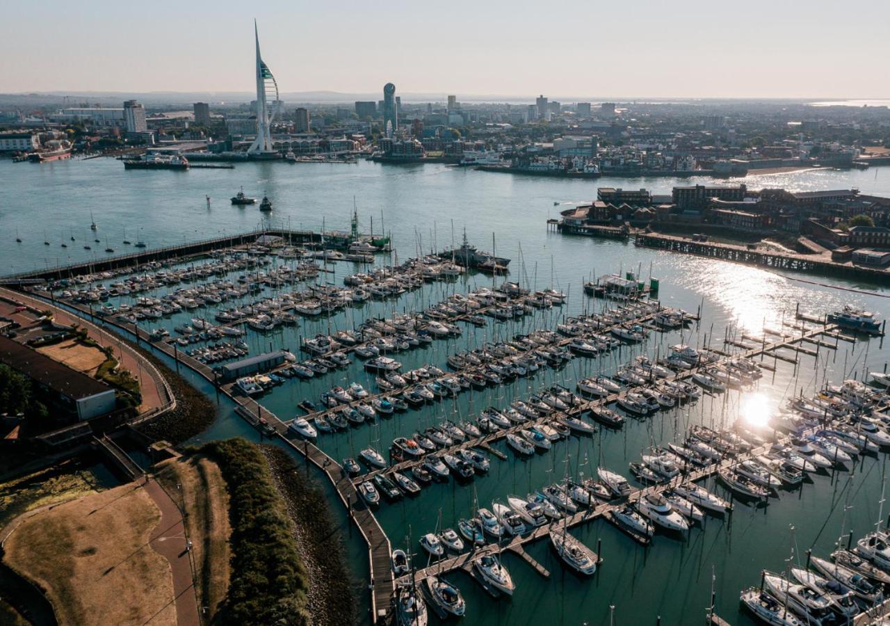 Rooms At Haslar Marina Gosport Exterior photo